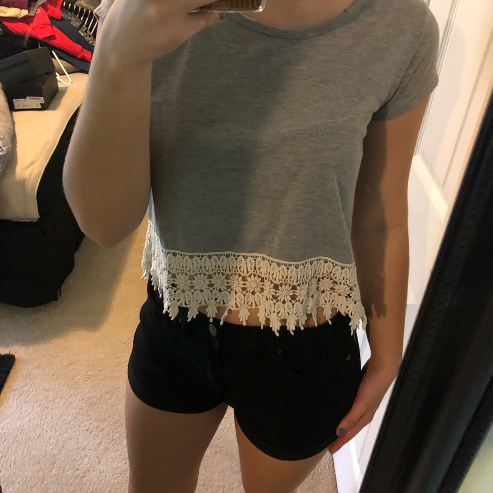 size small cropped gray shirt w/ lace trim